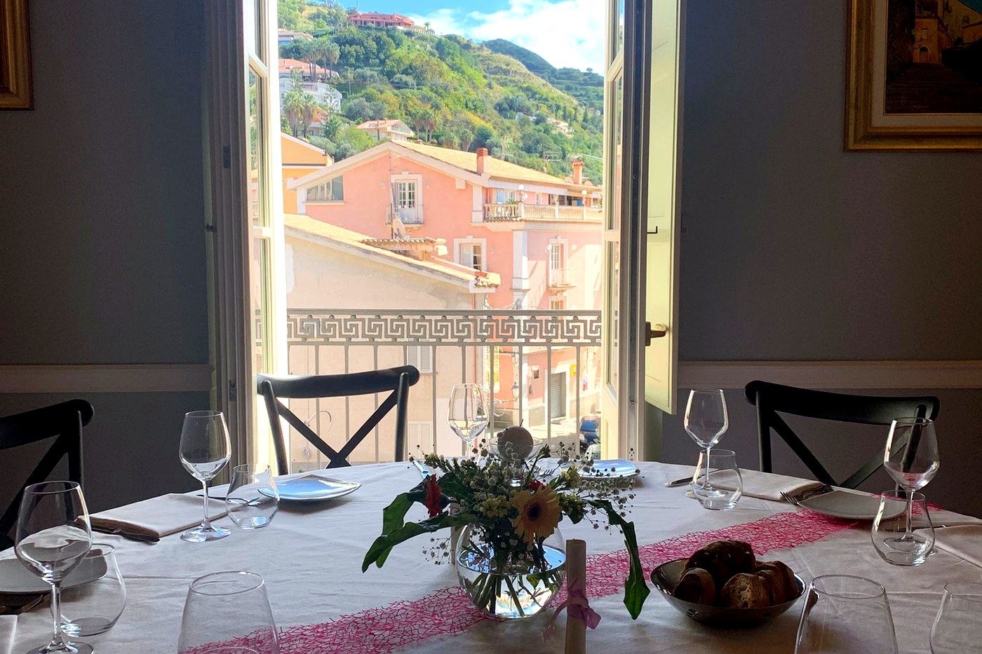 Tavolo con vista su Amantea